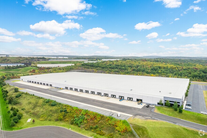 More Photos Of 325 Centerpoint Blvd, Jenkins Distribution For Lease