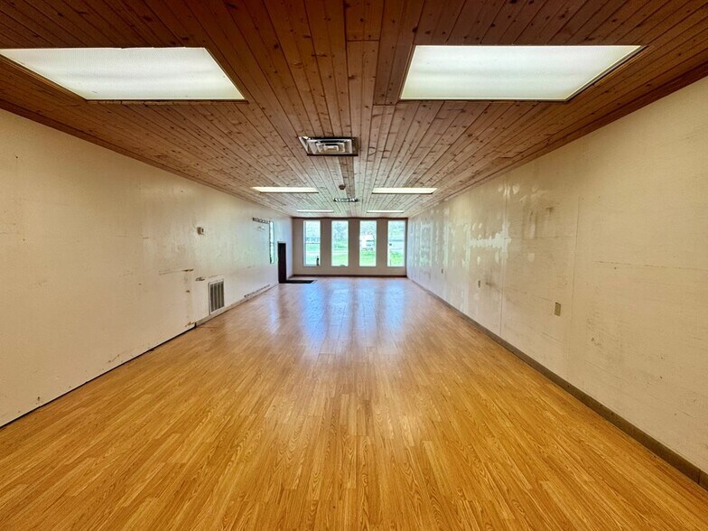 More Photos Of 868 State Route 3 and 12, Hinton Flex For Sale