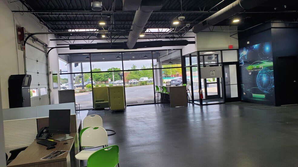 More Photos Of 1529 Rand Rd, Des Plaines Auto Dealership For Lease
