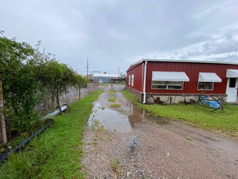 More Photos Of 1227 Gordon Park Rd, Augusta Light Distribution For Sale