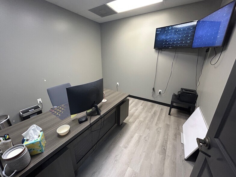 More Photos Of 8825 Eastex Fwy, Beaumont Warehouse For Lease