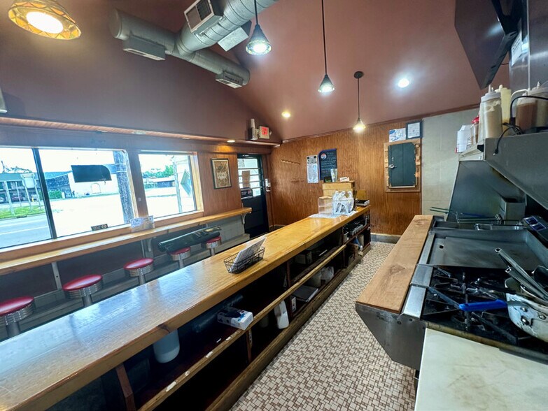 More Photos Of 14693 E 8 Mile Rd, Warren Fast Food For Sale