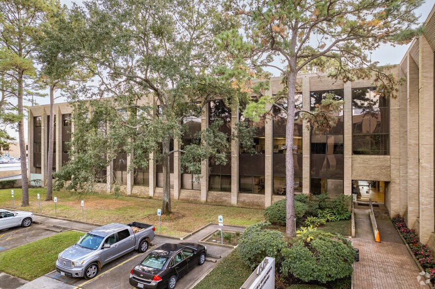 Primary Photo Of 4545 Post Oak Pl, Houston Office For Lease