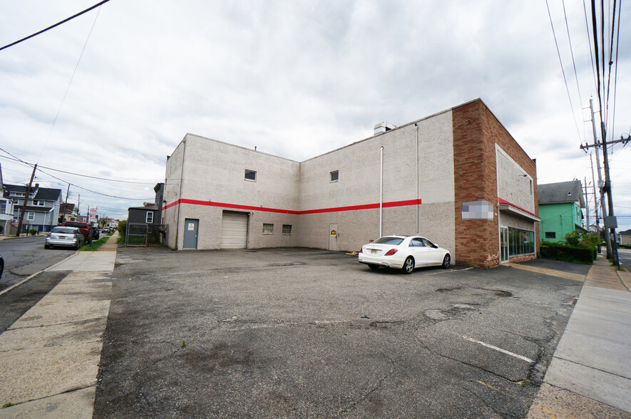 Primary Photo Of 140 S State St, Hackensack Freestanding For Lease