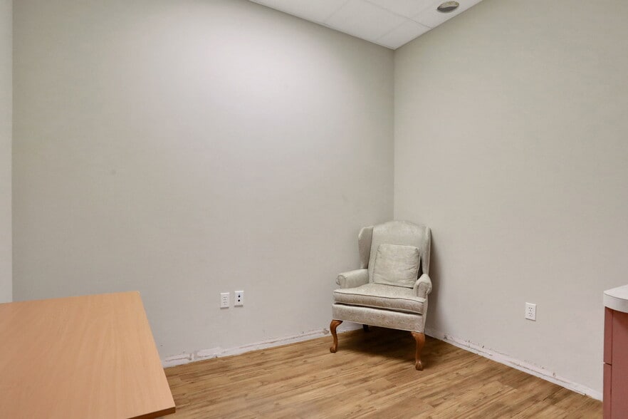 More Photos Of 1540 Business Center Dr, Orange Park Office For Lease