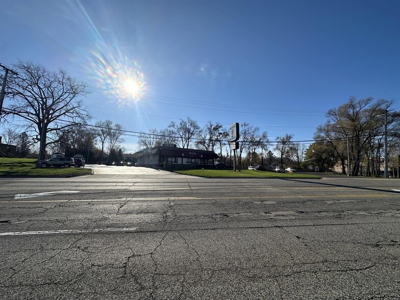 More Photos Of 1427 W Galena Ave, Freeport Freestanding For Sale