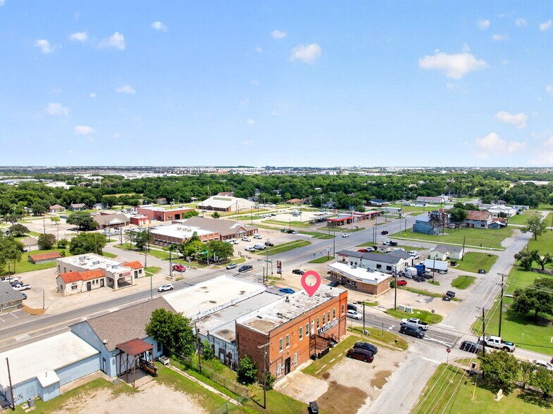 More Photos Of 201 N Bois D Arc St, Forney Storefront For Sale