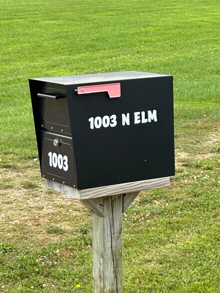 More Photos Of 1003 N Elm St, Tekonsha Distribution For Sale