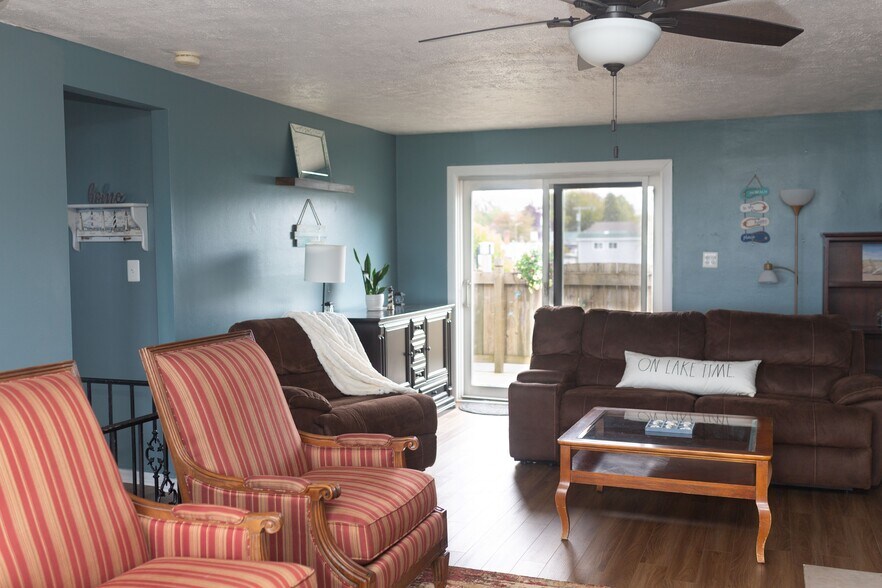 More Photos Of 42 W Spring St, Port Austin General Retail For Lease