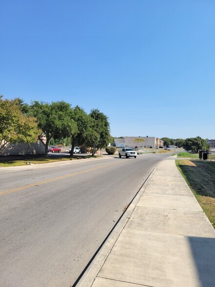 More Photos Of 9820 Huebner Rd, San Antonio Storefront Retail Office For Lease