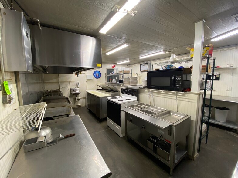 More Photos Of 215 S Washington Ave, Walnut Grove Restaurant For Sale