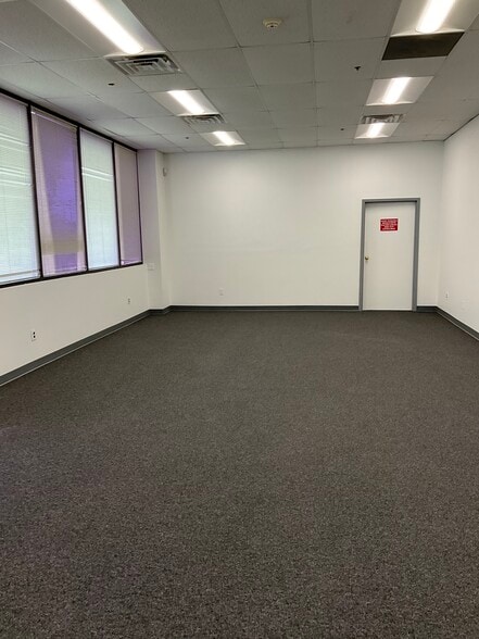 More Photos Of 450-460 Veterans Dr, Burlington Light Distribution For Lease