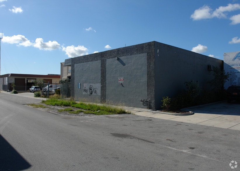 More Photos Of 5916 SW 25th St, West Park Warehouse For Lease