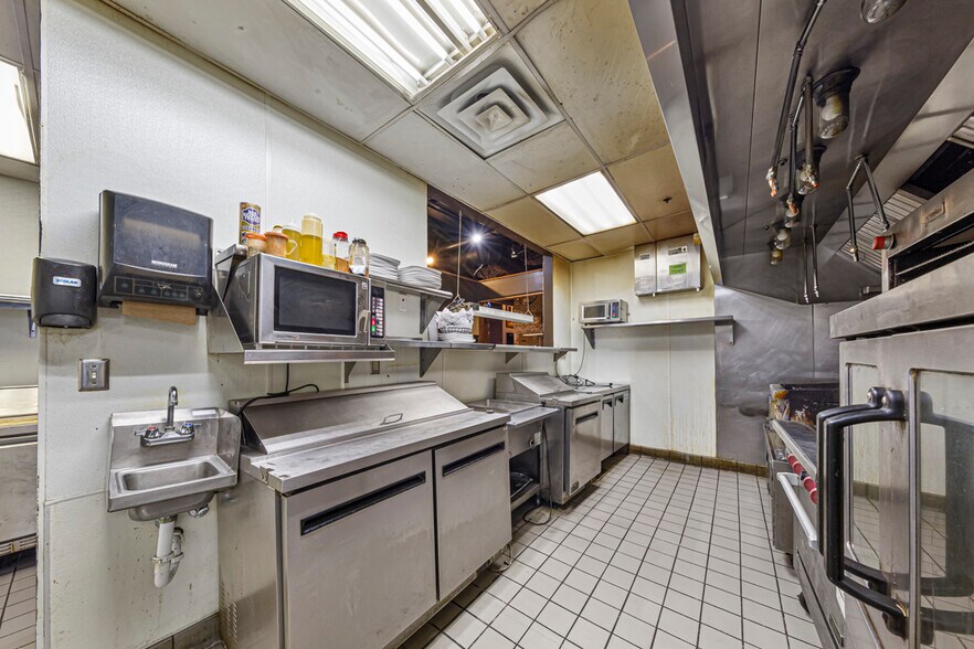 More Photos Of 517 2nd St, Hudson Storefront Retail Office For Sale