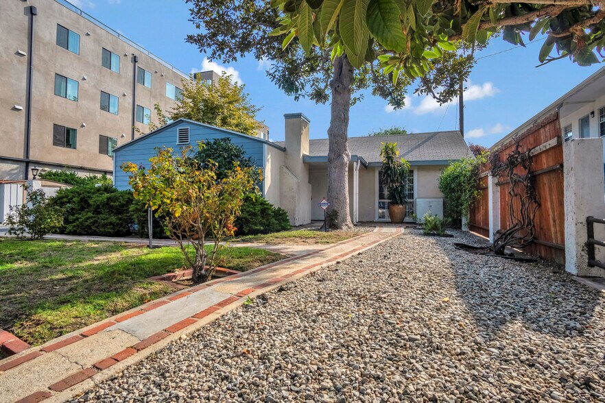 More Photos Of 10814-10818 Blix St, West Toluca Lake Apartments For Sale