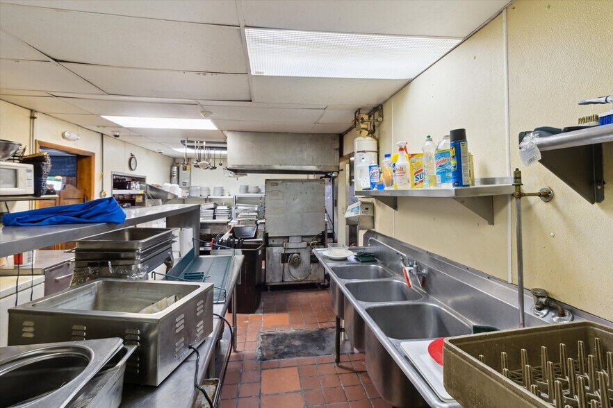 More Photos Of 28080 Waltz Rd, New Boston Restaurant For Sale