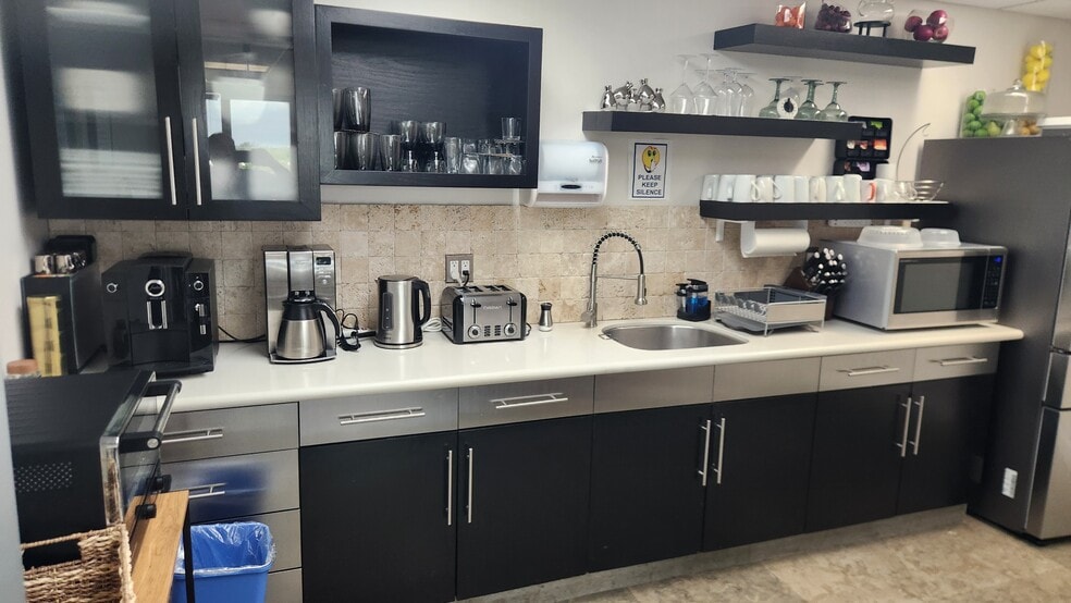 More Photos Of 1111 Park Centre Blvd, Miami Gardens Office Residential For Lease