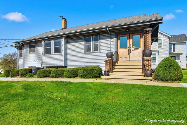 More Photos Of 3425 W Elm St, McHenry Office For Sale