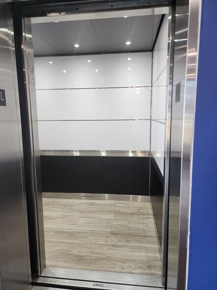 More Photos Of 4160 W 16th Ave, Hialeah Office For Lease