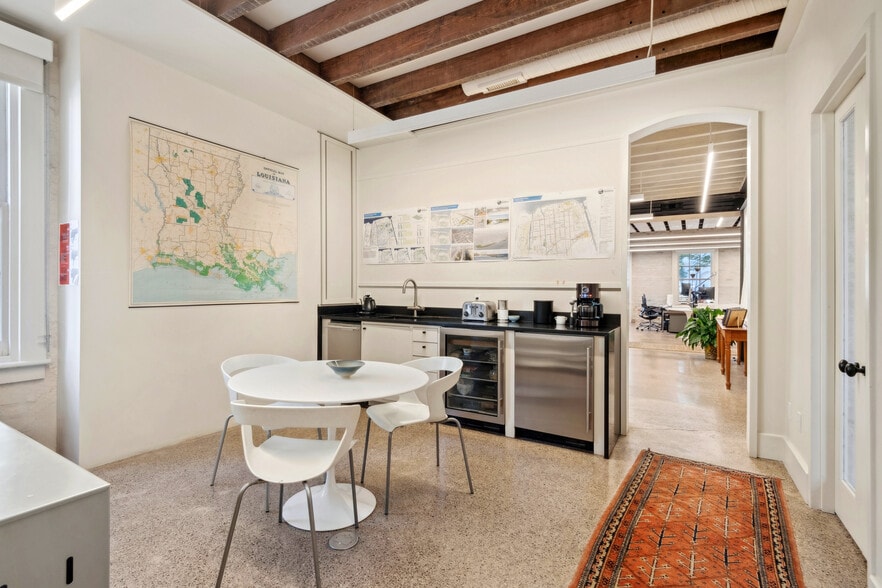 More Photos Of 2200 Prytania St, New Orleans Loft Creative Space For Sale