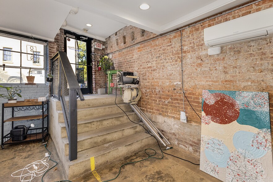 More Photos Of 582 Perry Ave, Greenville Storefront Retail Office For Lease