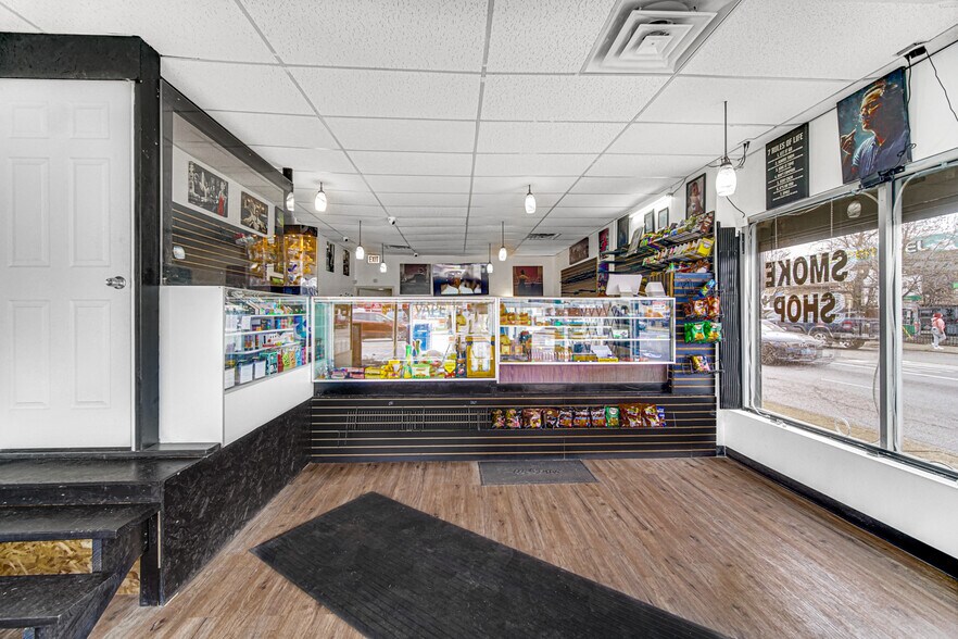 More Photos Of 5600-5612 W Division St, Chicago Storefront For Sale
