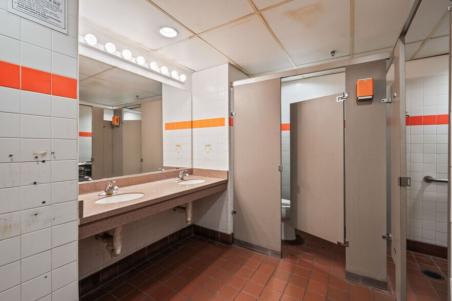 More Photos Of 4950 S Loop 289, Lubbock Restaurant For Lease