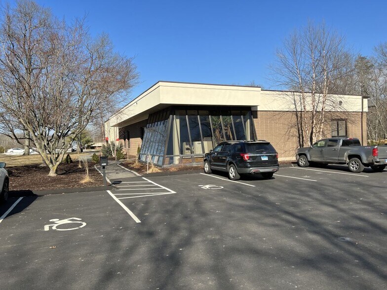 More Photos Of 299 Industrial Park Rd, Middletown Warehouse For Lease