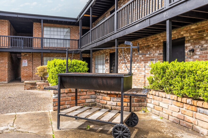More Photos Of 6301 Alfano St, Houston Apartments For Sale