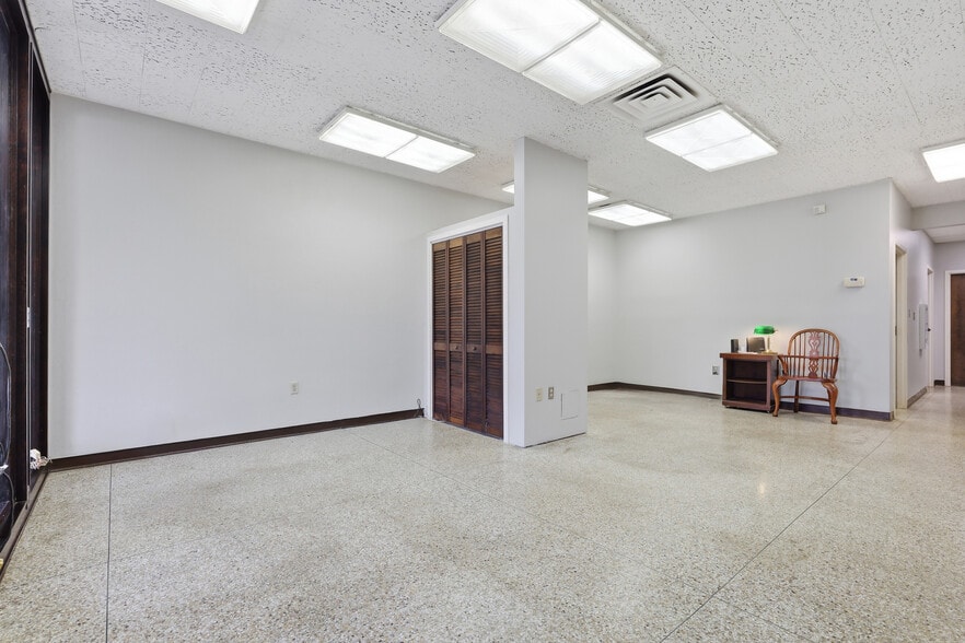 More Photos Of 106 S Texas Ave, Greenville Office For Sale