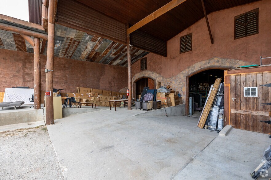 More Photos Of 11734 Schriber Rd, Buda Warehouse For Lease