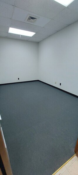 More Photos Of 6401 S 36th St, McAllen Warehouse For Lease