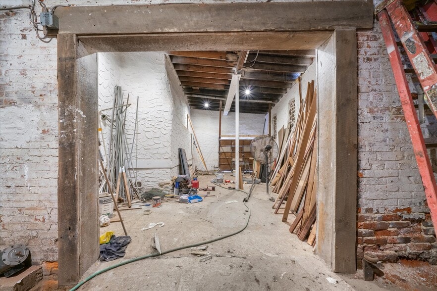 More Photos Of 102 S Richmond St, Fleetwood Warehouse For Sale