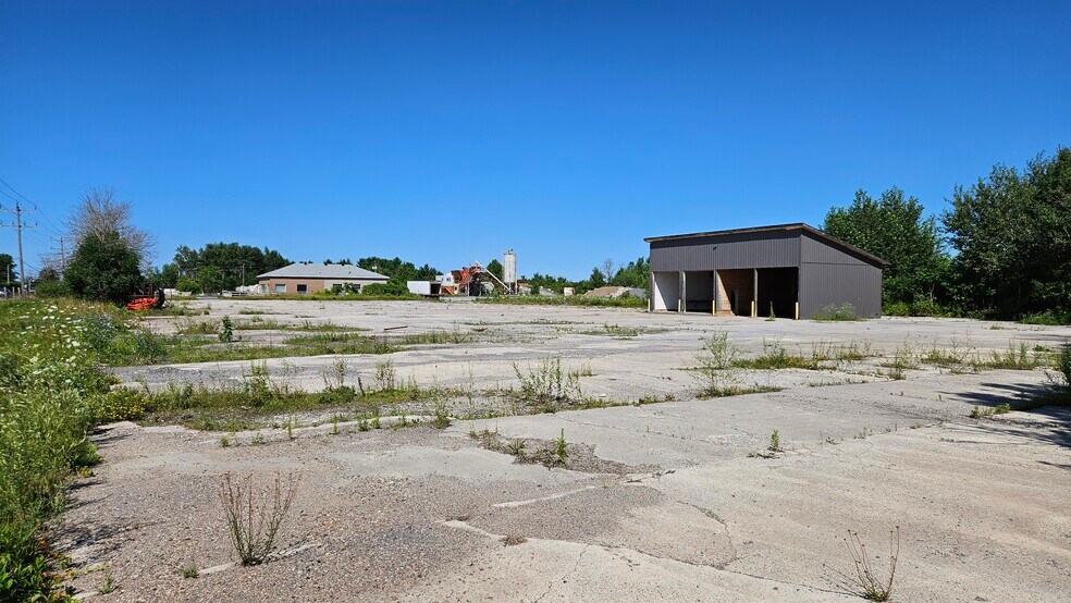 More Photos Of 482 Russett Dr, Arnprior Land For Lease