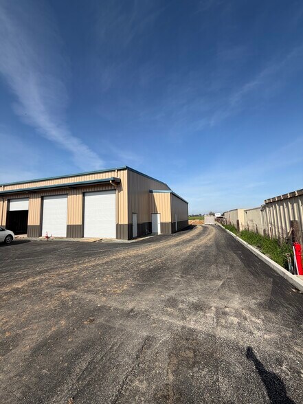 Primary Photo Of 10351 Live Oak Ave, Galt Truck Terminal For Lease