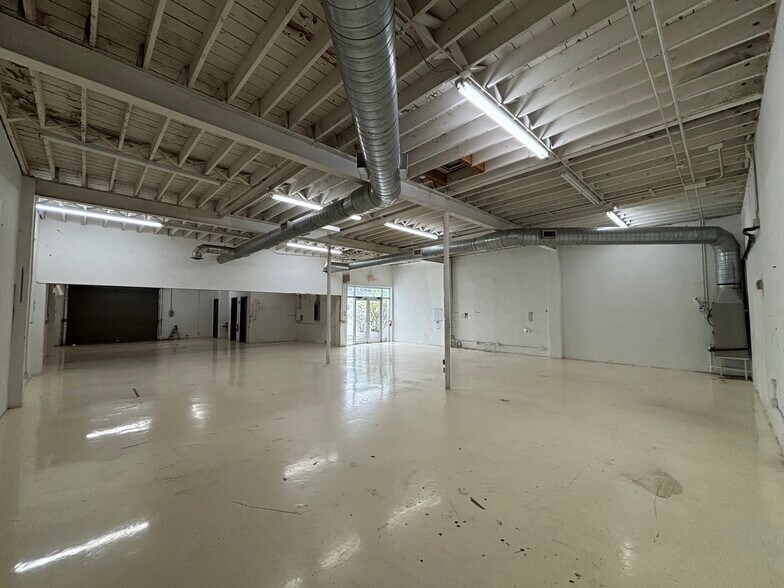 More Photos Of 2921 NW 6th Ave, Miami Warehouse For Lease