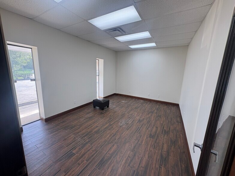 More Photos Of 10450 Cossey Rd, Houston Industrial For Sale