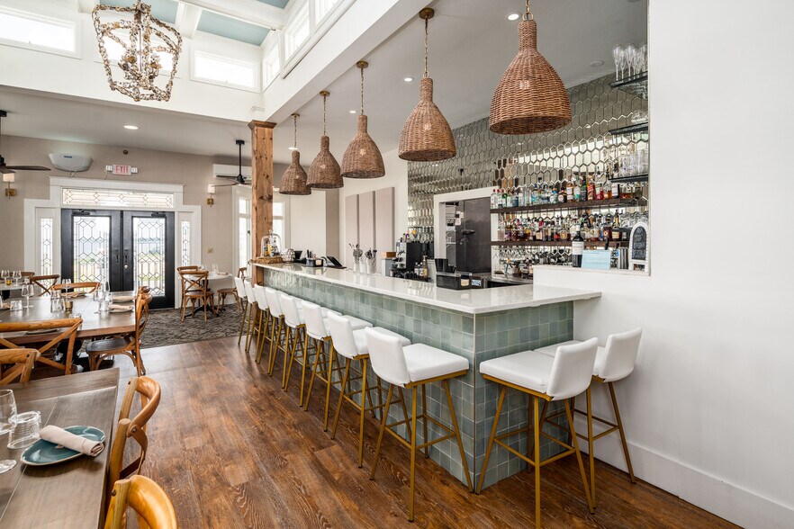 More Photos Of 738 E Main St, Belhaven Hotel For Sale