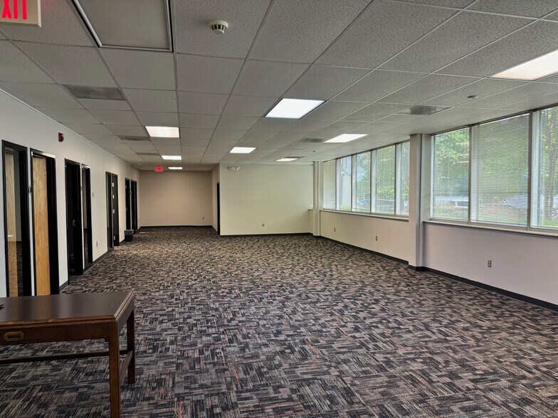 More Photos Of 4875 Riverside Dr, Macon-Bibb Office For Sale