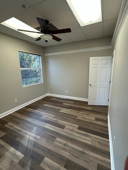 More Photos Of 375 Commercial Ct, Venice Office For Lease