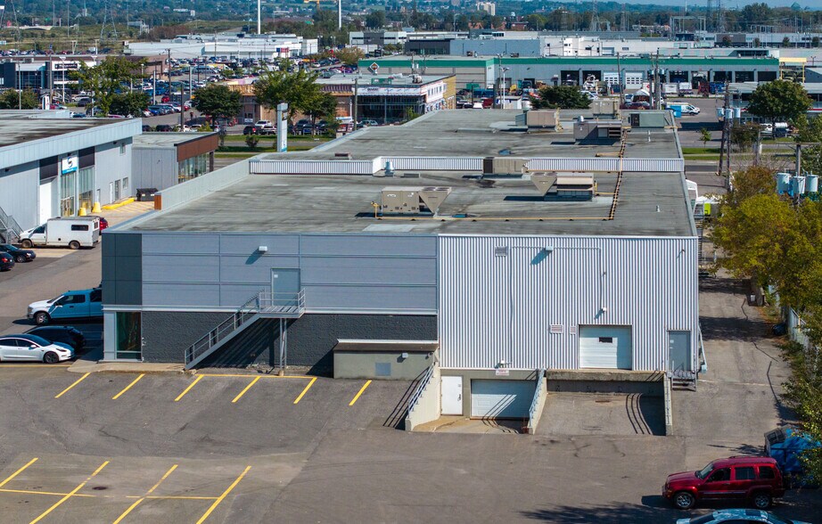 More Photos Of 955 Boul Pierre-Bertrand, Québec Warehouse For Lease