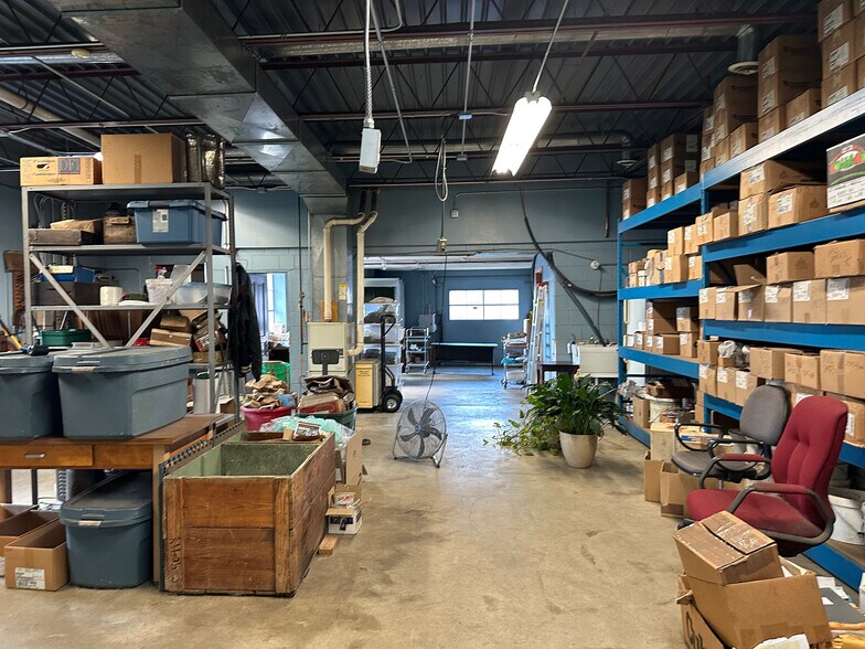 More Photos Of 2603 E 7th Ave, North Saint Paul Light Manufacturing For Sale