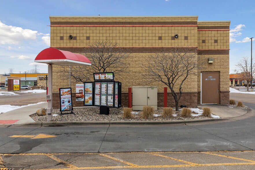 More Photos Of 8010 Old Carriage Ct, Shakopee Fast Food For Lease