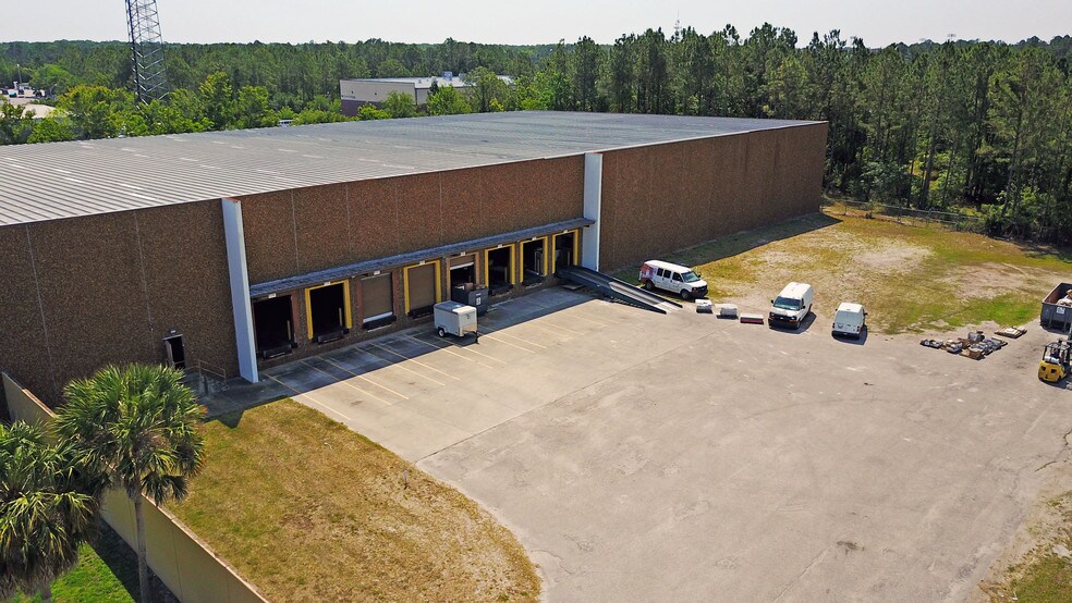 More Photos Of 11660 Central Pky, Jacksonville Warehouse For Lease