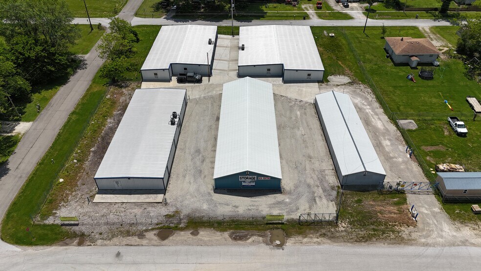 More Photos Of 1061 Banning st, Marshfield Self Storage For Sale