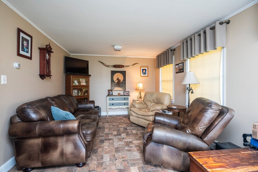 More Photos Of 1112 W Bridge St, Spring City Warehouse For Sale