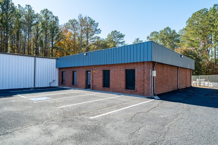 More Photos Of 1511 Commercial Ct, Jonesboro Warehouse For Sale