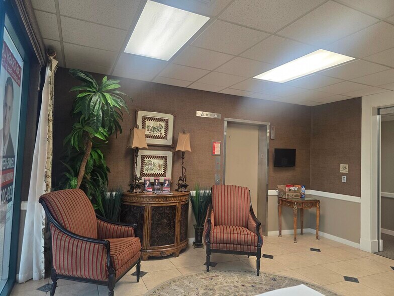 More Photos Of 4091 Colonial Blvd, Fort Myers Office Residential For Sale