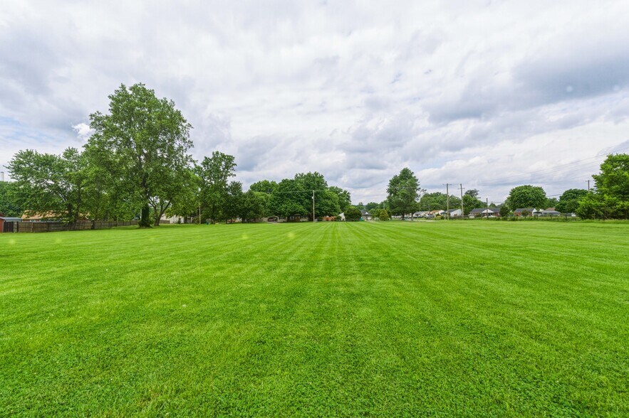 More Photos Of 13908 Dixie Hwy, Louisville Religious Facility For Sale