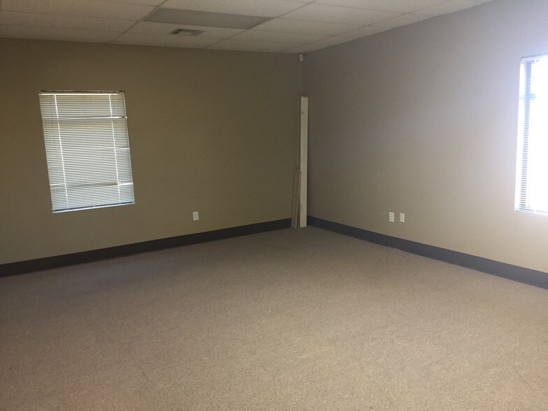 More Photos Of 4770 Woodmere Blvd, Montgomery Office For Lease